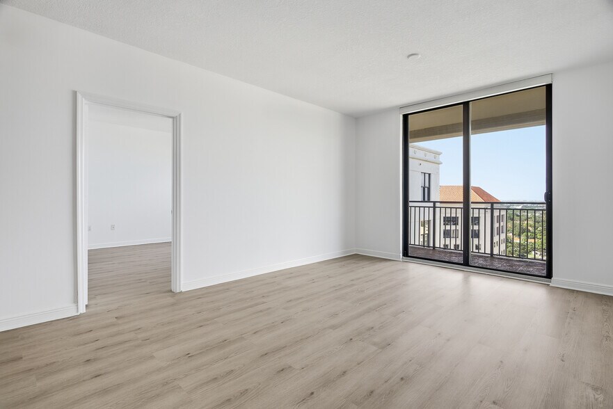 Building Photo - 888 S Douglas Rd