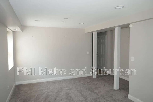 Building Photo - 1832 Dodge Ave