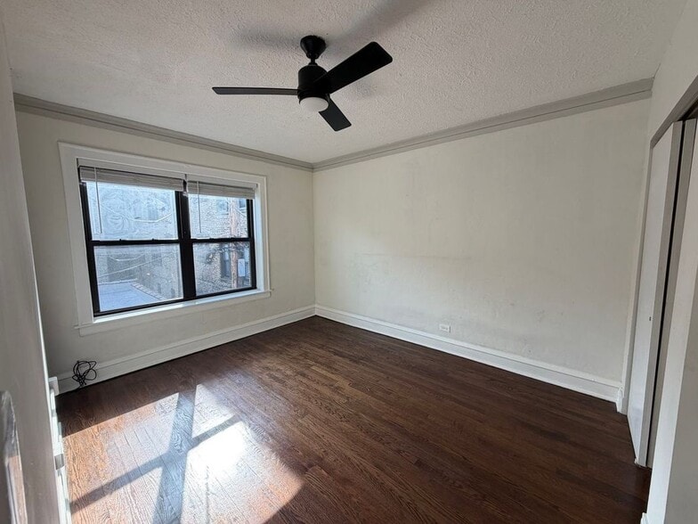 Building Photo - 5441/2 N Lincoln Ave