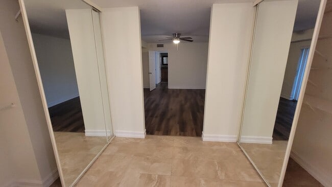 Building Photo - 606 6th Ln