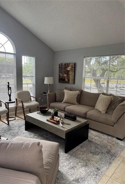 Building Photo - 1165 Crystal Way