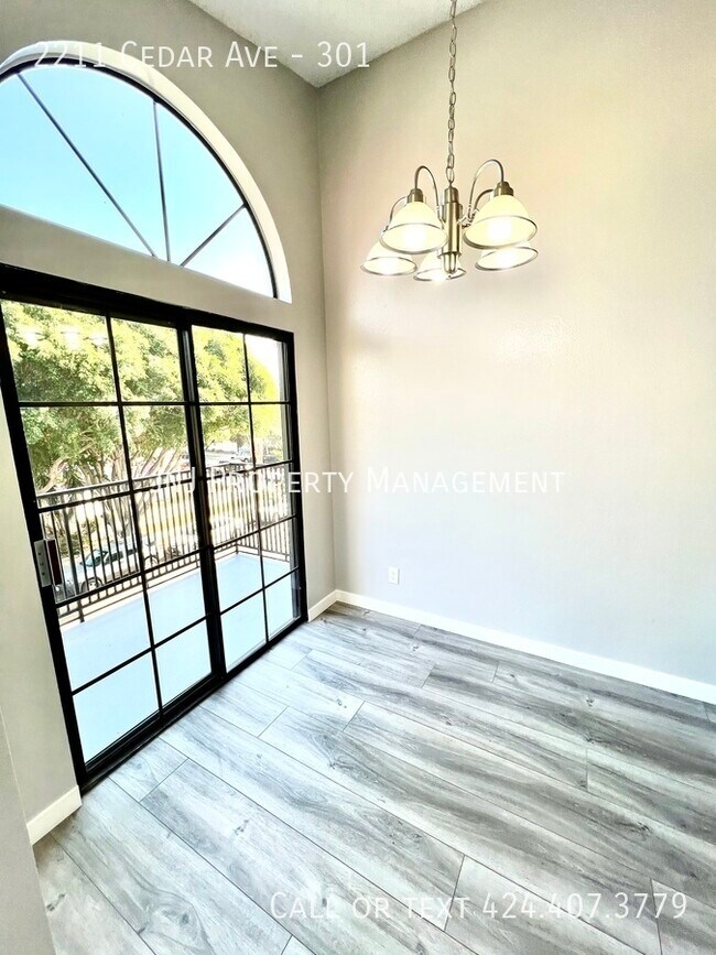 Building Photo - 2211 Cedar Ave