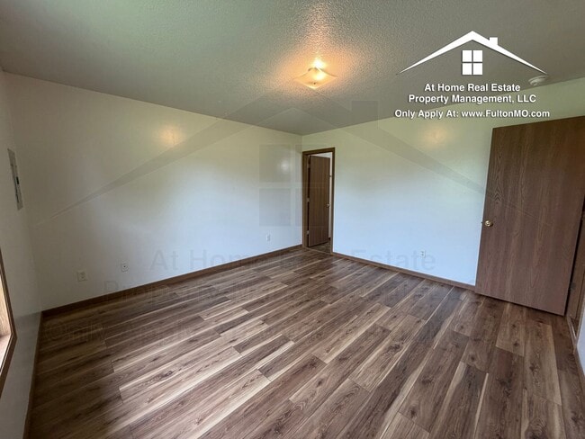 Building Photo - Gates Boulevard 2633–2635 Duplex