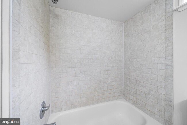 Building Photo - 619 S 42nd St