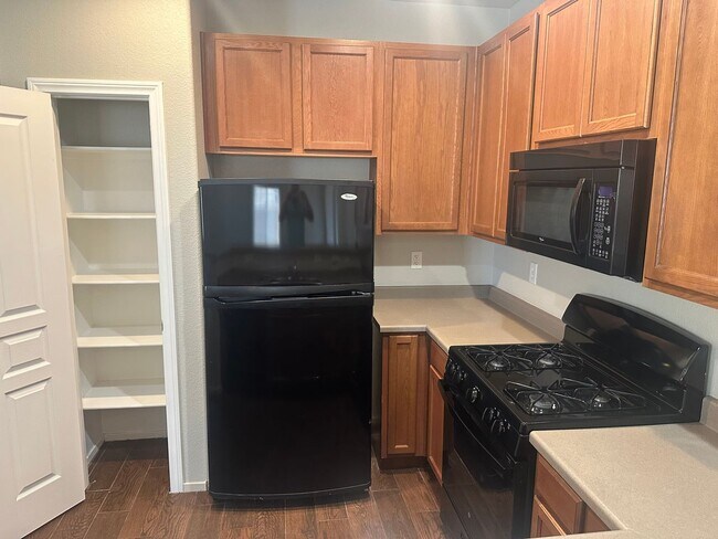 Building Photo - Henderson!!! Community: Cadence!! 4 Bedrooms!!! Bed & Full bath downstairs!! Loft/computer area u...