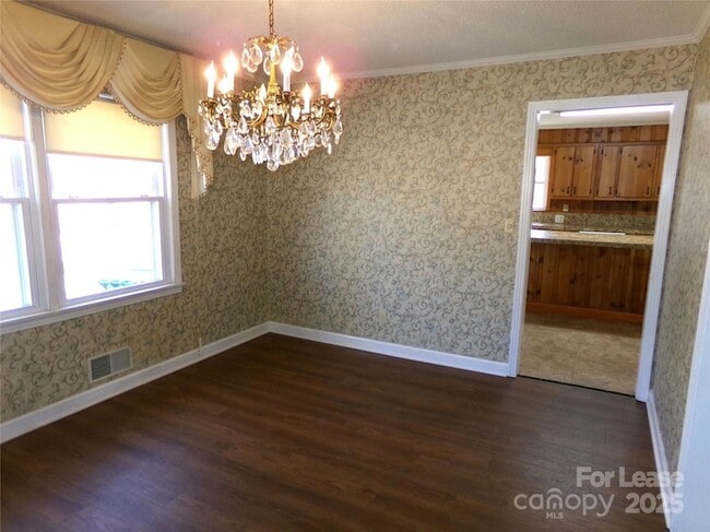 Building Photo - 507 Valleyview Dr