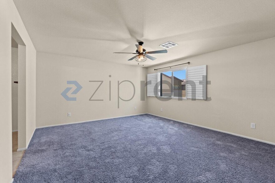 Building Photo - Unit