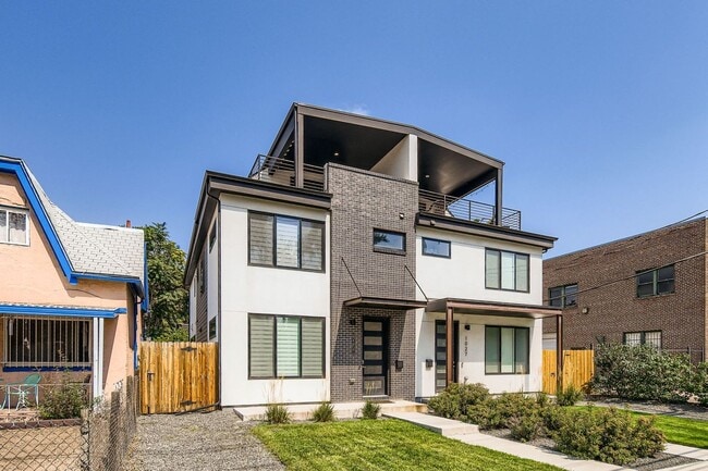 Building Photo - 1029 32nd St