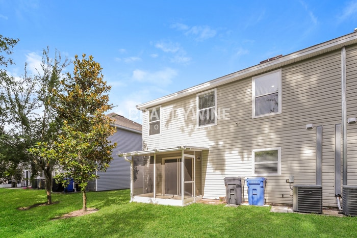 Building Photo - 209 Woodknoll Pl