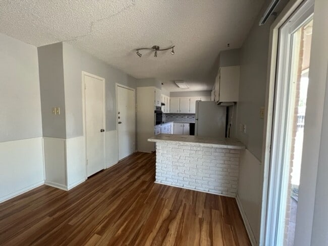 Building Photo - 1479 Beechwood Ln