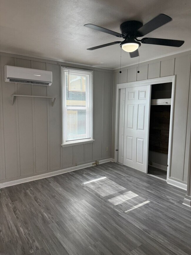 Building Photo - Colville Triplex