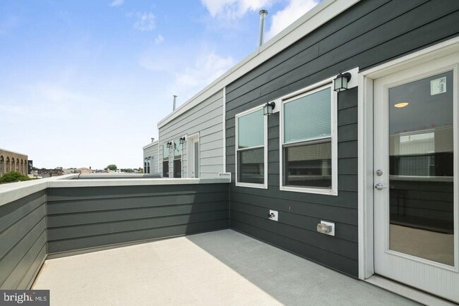 Building Photo - 144 W Wildey St