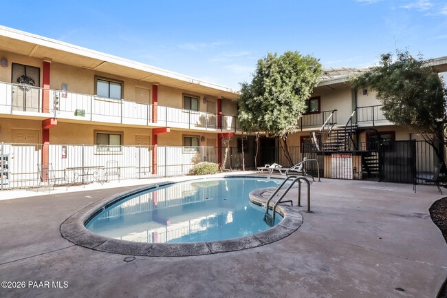 Building Photo - 770 N Dodge Blvd