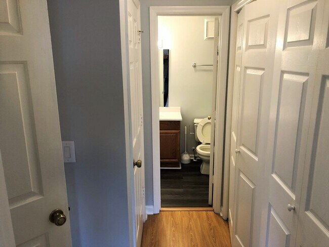 Building Photo - Welcome to the 2 Bed 2 Bath Bottom Floor C...