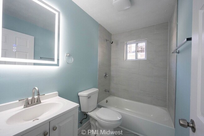 Building Photo - "Charming 3-Bed, 2-Bath Home in Indianapolis with 1,438 Sq Ft of Comfort!"