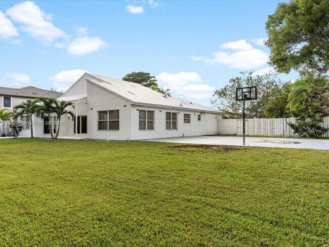 Building Photo - 1124 NW 130th Terrace