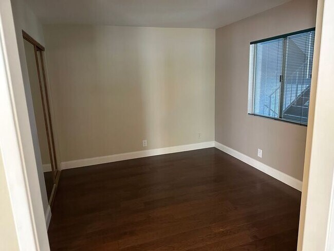 Building Photo - Beautiful 3 + 2 Condo Santa Clarita