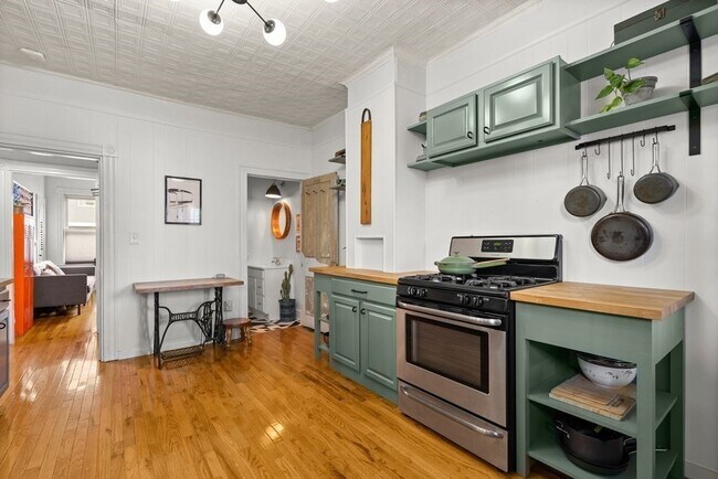 Building Photo - 536 E 3rd St