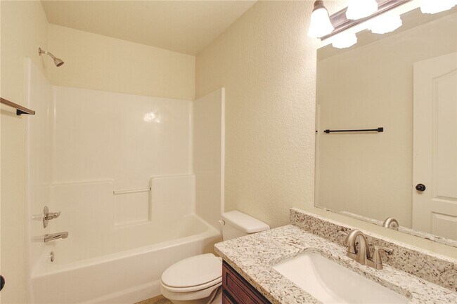 Building Photo - 1746 N Chestnut Ave