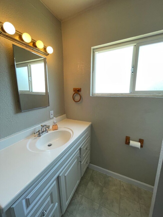 Building Photo - COMING SOON-Beautiful Country-Style Home in Dos Palos, CA!
