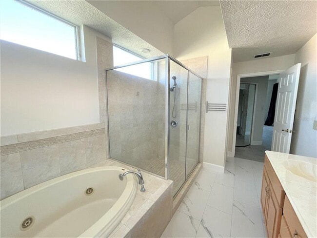 Building Photo - 3913 Kiawa Dr