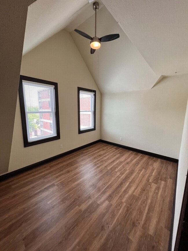 Building Photo - 141 E Gorham St