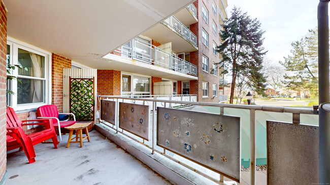 Building Photo - 71 Strawberry Hill Ave