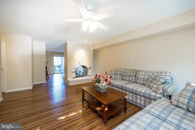 Building Photo - 3930 Gatehouse Lane