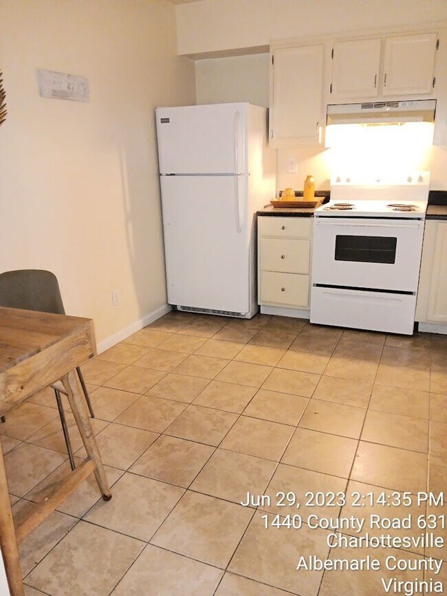 Building Photo - Fully Furnished 1 bedroom / Garden Apartment / Utilities included Travel Nurse Special