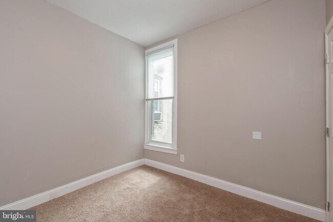 Building Photo - 5524 Delancey St