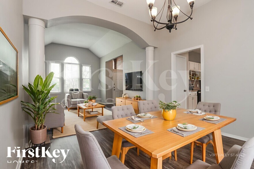 Building Photo - 1500 Park Chase Ave