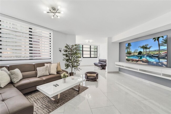 Building Photo - 999 Brickell Bay Dr