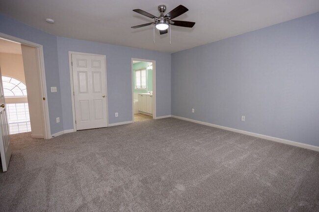Building Photo - Spacious & Bright Home in Parks of Piedmon...