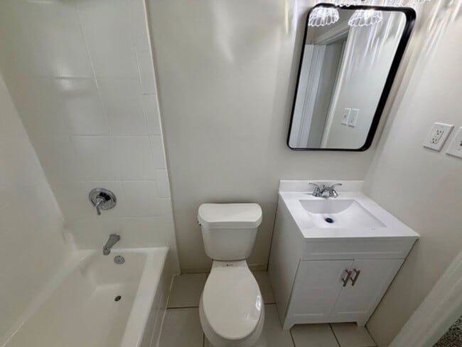 Building Photo - Three Bedroom Ranch home with a 1 and a half car garage. Section 8 Ready Very nice area. Call 313...