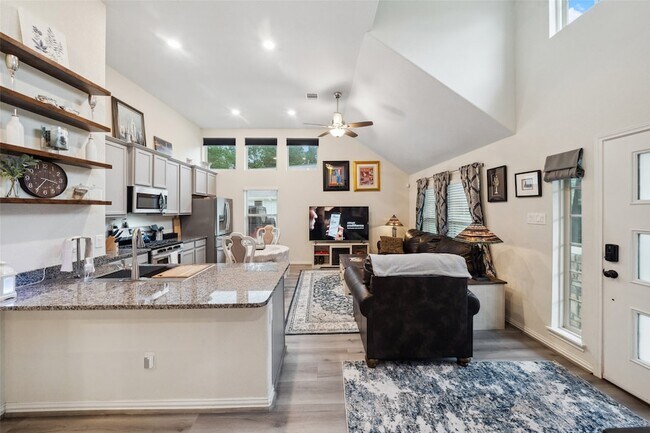 Building Photo - 257 N Lynx Trail