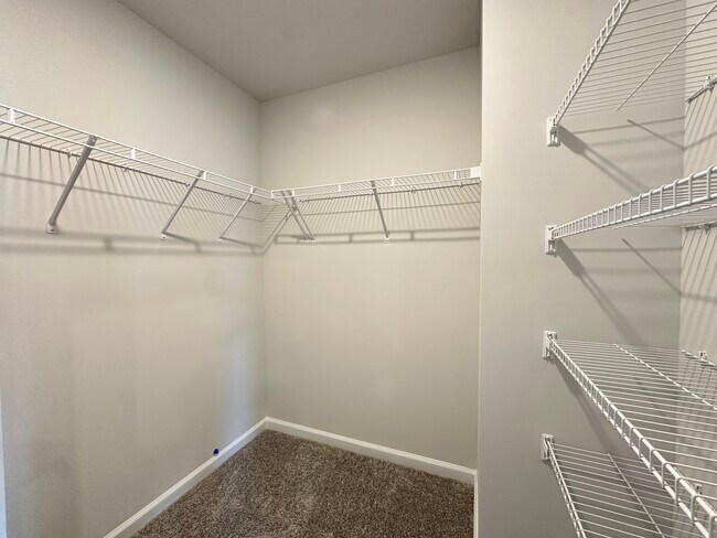 Building Photo - 2801 Farmhouse Dr