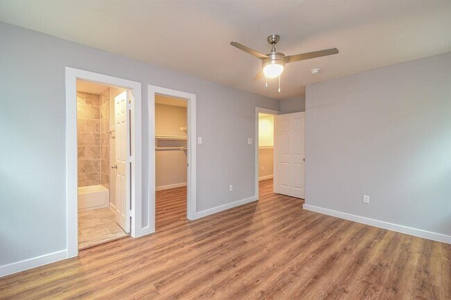 Building Photo - 6008 Wedgefield St