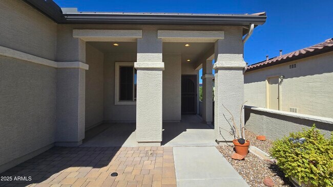 Building Photo - 17520 W Fairview St