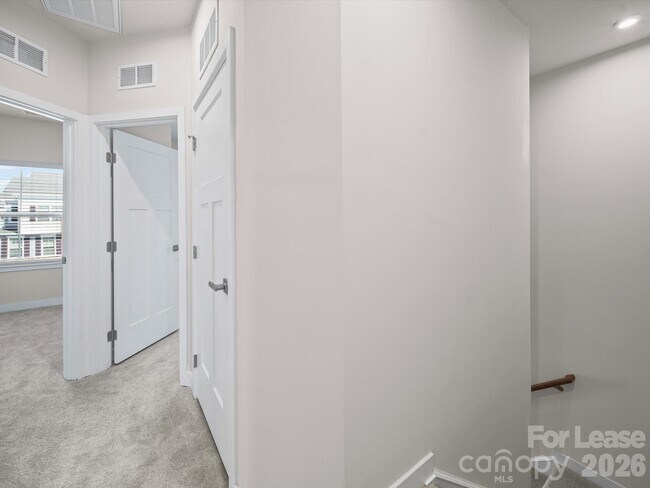 Building Photo - 9922 Oaklawn Blvd NW