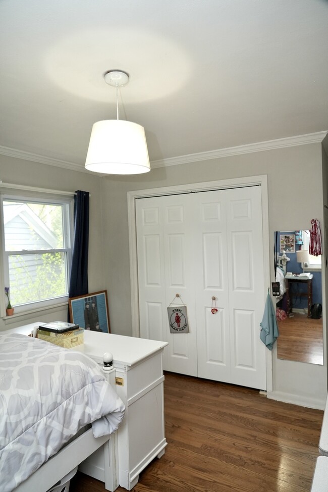 Building Photo - 211 Sandalwood Dr