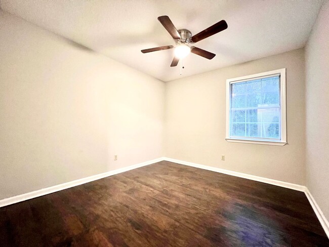 Building Photo - AVAILABLE JUNE [NO PETS PERMITTED]