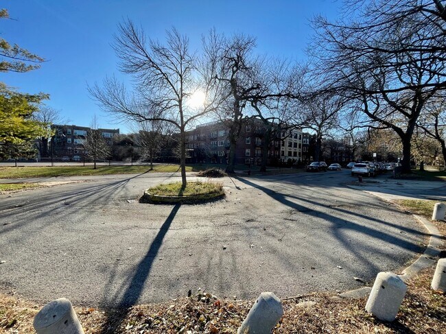 Building Photo - 1127 W Farwell Ave