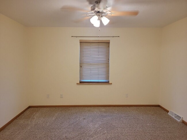 Building Photo - "Spacious 3-Bedroom Side by Side Duplex in...