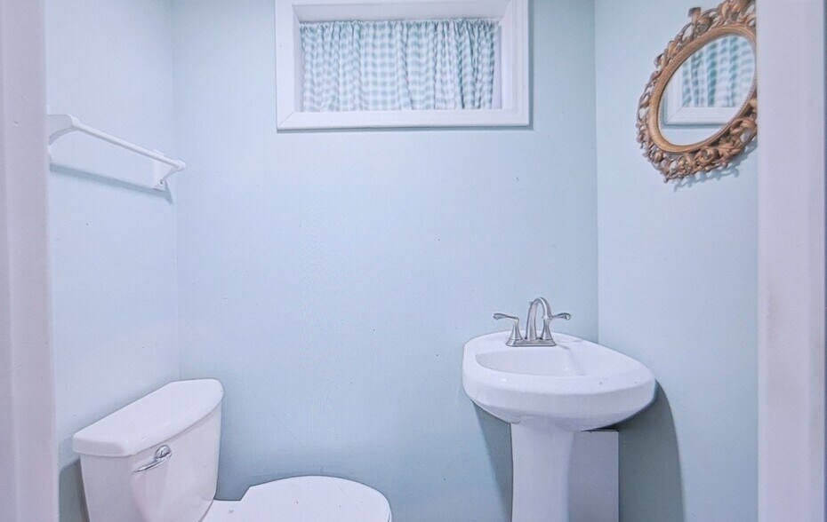 Building Photo - 326 N 3rd St