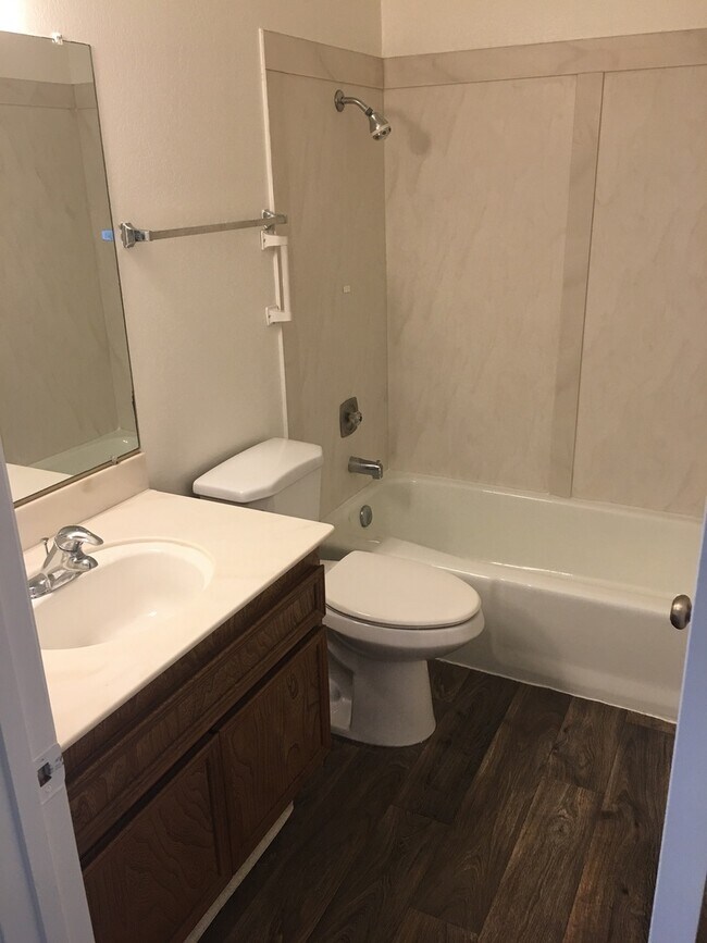 Building Photo - 3BD 3BA Split Level Condo located in Mission Valley
