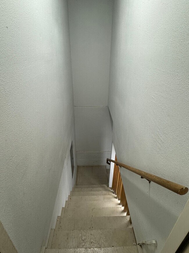 Building Photo - 3 Bedroom 2 Bath Home with Bonus Room larg...