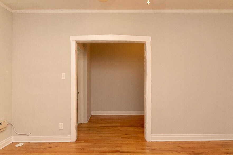 Building Photo - 457 W Melrose St