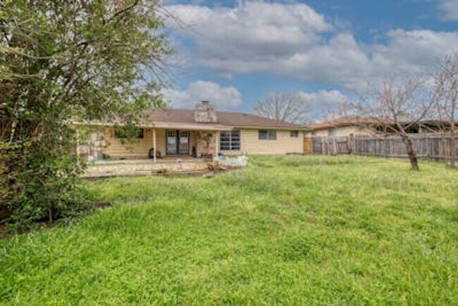 Building Photo - QUAIL CREEK WEST HOME