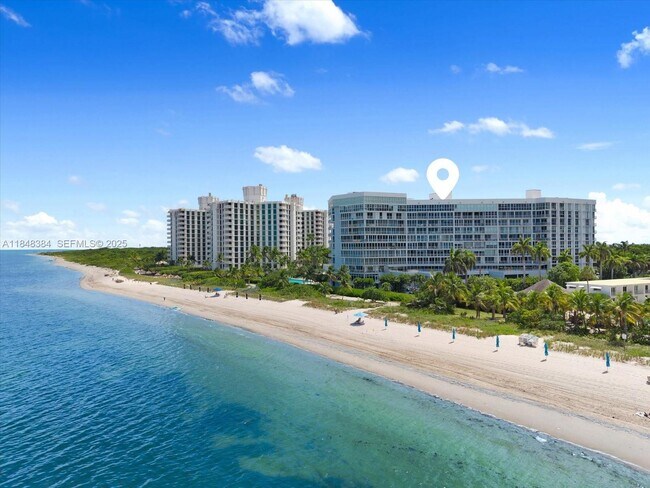 Building Photo - 600 Grapetree Dr