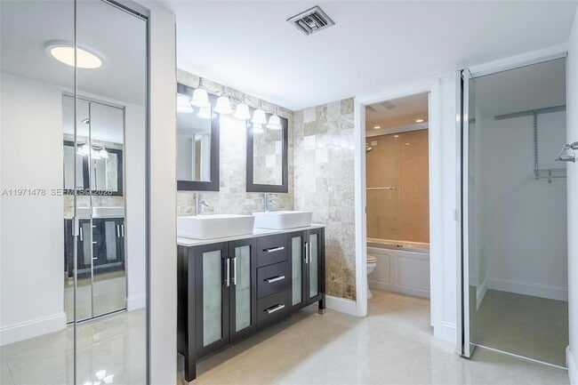 Building Photo - 20347 W Country Club Dr